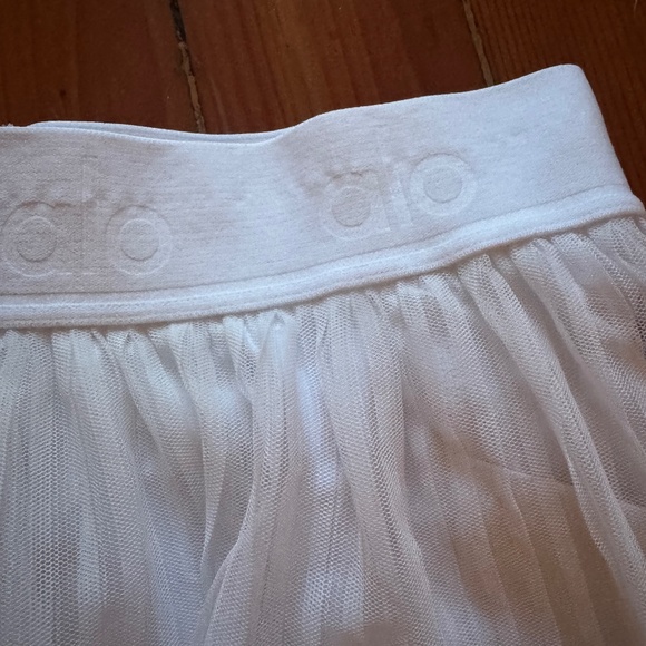 ALO Mesh Baseline Tennis Skirt - White - Picture 4 of 4